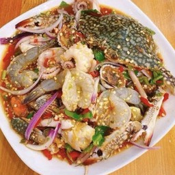 ยำรวมทะเล (หมึกสาย,กุ้ง,ปูม้า)