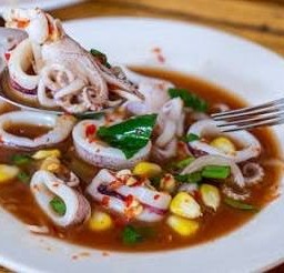 ยำปลาหมึกก