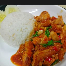 ข้าวกะเพรา ไก่ทอด