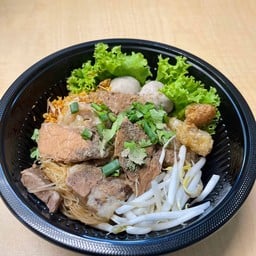 หมี่คลุกหน้าเนื้อ