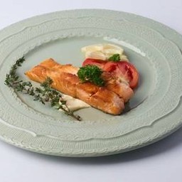 ปลาแซลมอนสเต็ก  鮭魚排