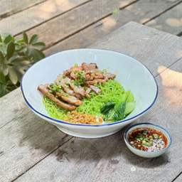 บะหมี่หมูย่างน้ำจิ้มแจ่ว