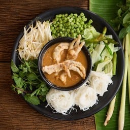ขนมจีนน้ำยาป่า ใส่ตีนไก่