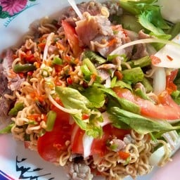 ยำมาม่าเนื้อ