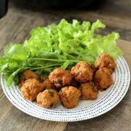 ลาบหมูทอด.