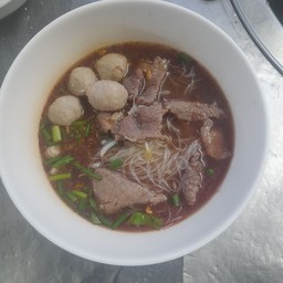 เส้นหมี่ น้ำตก น้ำใส