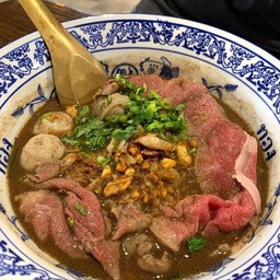 D8. น้ำตกวากิวทองสมิทธ์