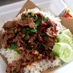 กะเพราเนื้อ(ชิ้น/สับ) ราดข้าว