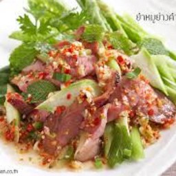 ยำคะน้าหมูย่าง.