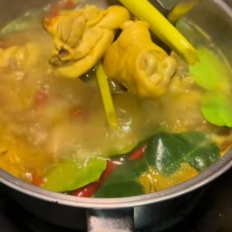 ไก่ต้มขมิ้น