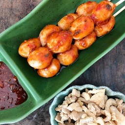 A1. ลูกชิ้นหมูปิ้ง (3 ไม้)