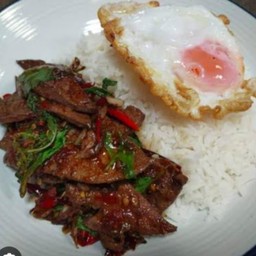 ผัดกระเพราตับหมูราดข้าว
