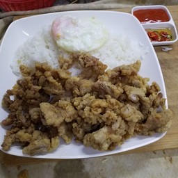 ข้าวหมูทอดกระเทียม