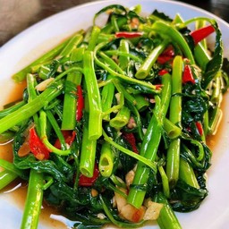 ผัดผักบุ้งไฟเเดง