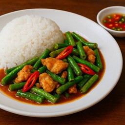 ไก่ผัดพริกแกงถั่วฝักยาว