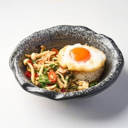 K4 ข้าวกะเพราเห็ดชิเมจิ