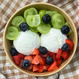 สุดฮิต ดับเบิ้ลกรีกโยเกิร์ต องุ่น+สตรอว์+บลูเบอร์รี่