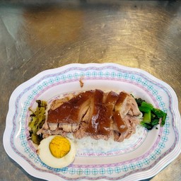 ข้าวขาหมูเจ๊แดง (หน้าศูนย์ฮอนด้าพระราม5)