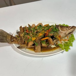 ปลากระพงผัดพริกสด