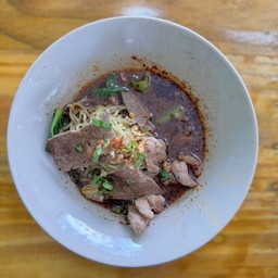 ก๋วยเตี๋ยวเริอหมู