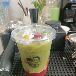 สตอเบอรี่มัจฉะลาเต้โอ๊ตมิลค์