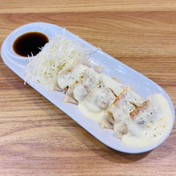 เกี๊ยวซ่าหมูชีสเยิ้ม 5 ชิ้น