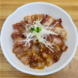 ข้าวเบคอนย่างซอสยากินิกุ