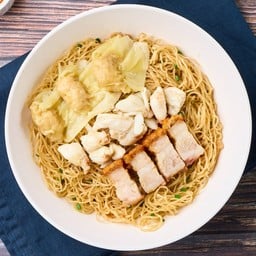 บะหมี่เกี๊ยว ปู หมูกรอบ