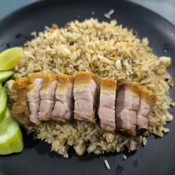 ข้าวผัดไข่+หมูกรอบ
