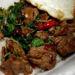 กีต้าร์ตามสั่ง เนื้อทอดติดมัน ข้าวราดลาบหมู