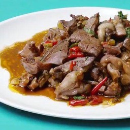 กระเพราเครื่องในไก่