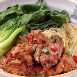 บะหมี่ฮ่องกง(เนื้อตุ๋นผัดซอสเสฉวน)