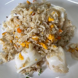 ข้าวผัดปลาหมึก