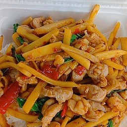 [อร่อยซ่ากับโค้ก] ผัดกะเพราหน่อไม้ +  โค้ก ออริจินัล (ขวด)