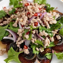 ยำไข่เยี่ยวม้า หมูสับ