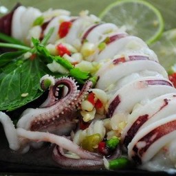 ปลาหมึกไข่นึงมะนาว