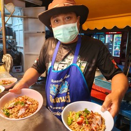 ปิ่นทอง บะหมี่เกี๊ยว ซอยวัดบางเคียนวิเชียรฉาย  หน้าร้านป้าเล็ก