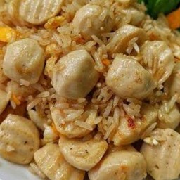 ข้าวผัดลูกชิ้น