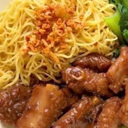 บะหมี่ซีกโครงหมูอบ