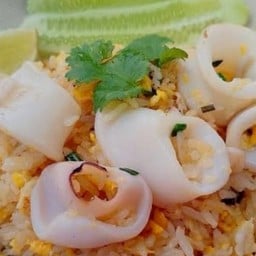 ข้าวผัดปลาหมึก ใหญ่