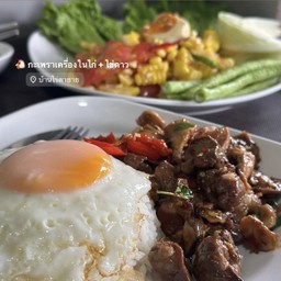 ข้าวกระเพราเครื่องในไก่