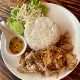 ข้าวหมูกระเทียม