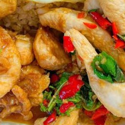 ข้าวราดกระเพราไก่+ไข่ดาว