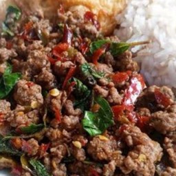 ข้าวกะเพราเนื้อ