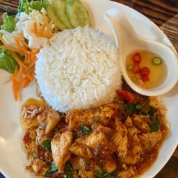 ข้าวผัดพริกแกงไก่