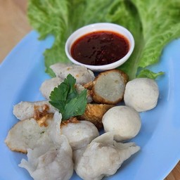 ลูกชิ้นรวมลวกจิ้ม