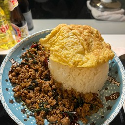 ข้าวกระเพรา+ไข่เจียว