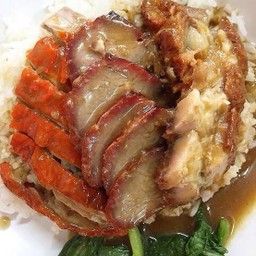 ข้าวหน้าเฉโป(หมูแดง+หมูกรอบ+เป็ดย่าง)