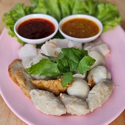 ลูกชิ้นรวม+ ปลากะพงลวกจิ้ม