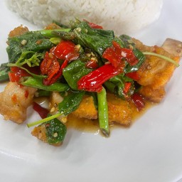 ข้าวกระเพราหมูกรอบ